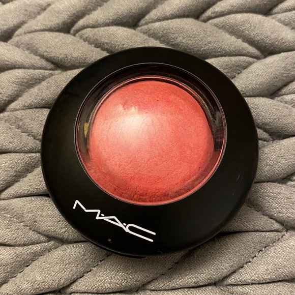 mac mineralize blush hey coral